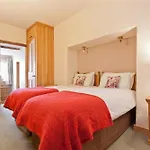 Дом отдыха Bridge House With Private Hot Tub,