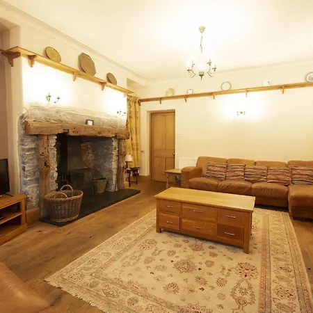 Bridge House With Private Hot Tub, Tatil Evi