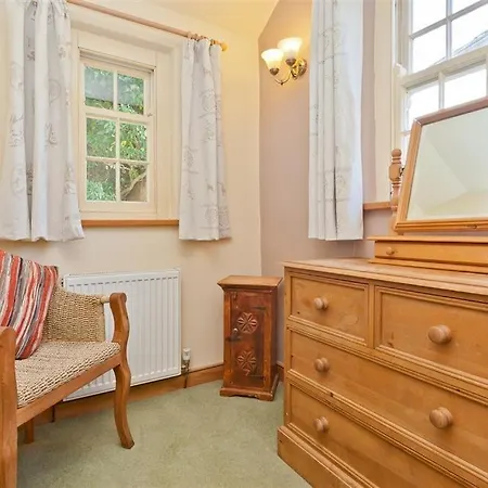 Bridge House With Private Hot Tub, Holiday home *