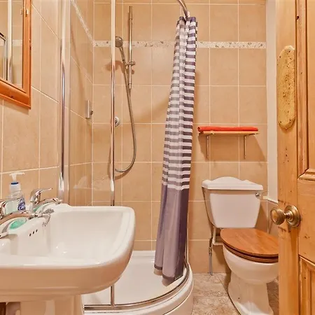 Bridge House With Private Hot Tub, *