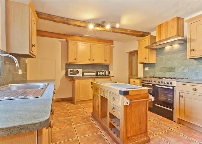 Bridge House With Private Hot Tub, Дом отдыха *