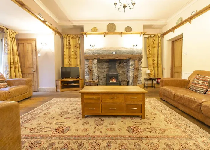 Bridge House With Private Hot Tub, Конистон