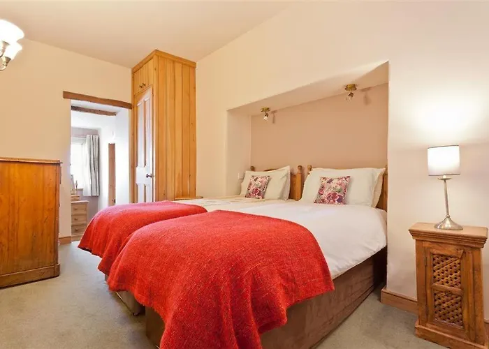 Дом отдыха Bridge House With Private Hot Tub,