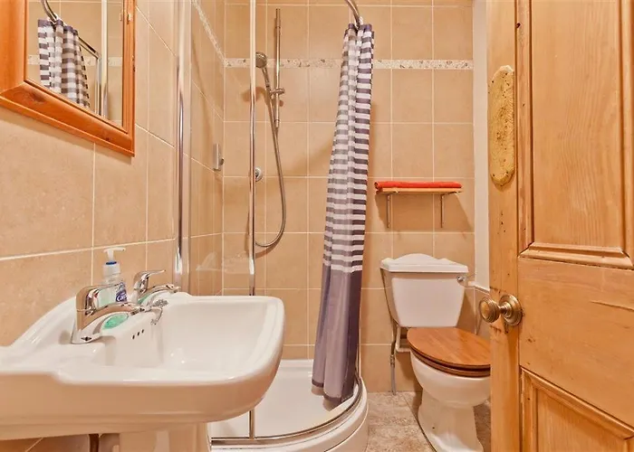 Bridge House With Private Hot Tub, *