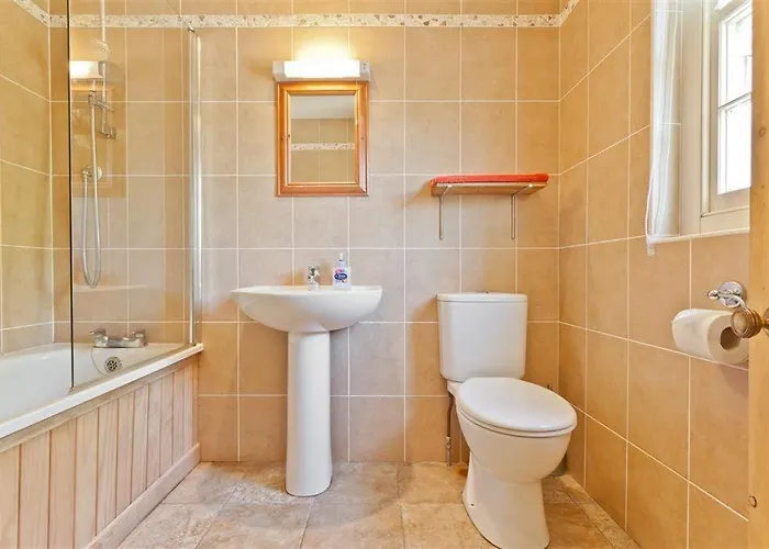 Дом отдыха Bridge House With Private Hot Tub,